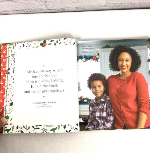 Hallmark Channel Countdown to Christmas Have A Very Merry Movie Holiday - Picture 9 of 12